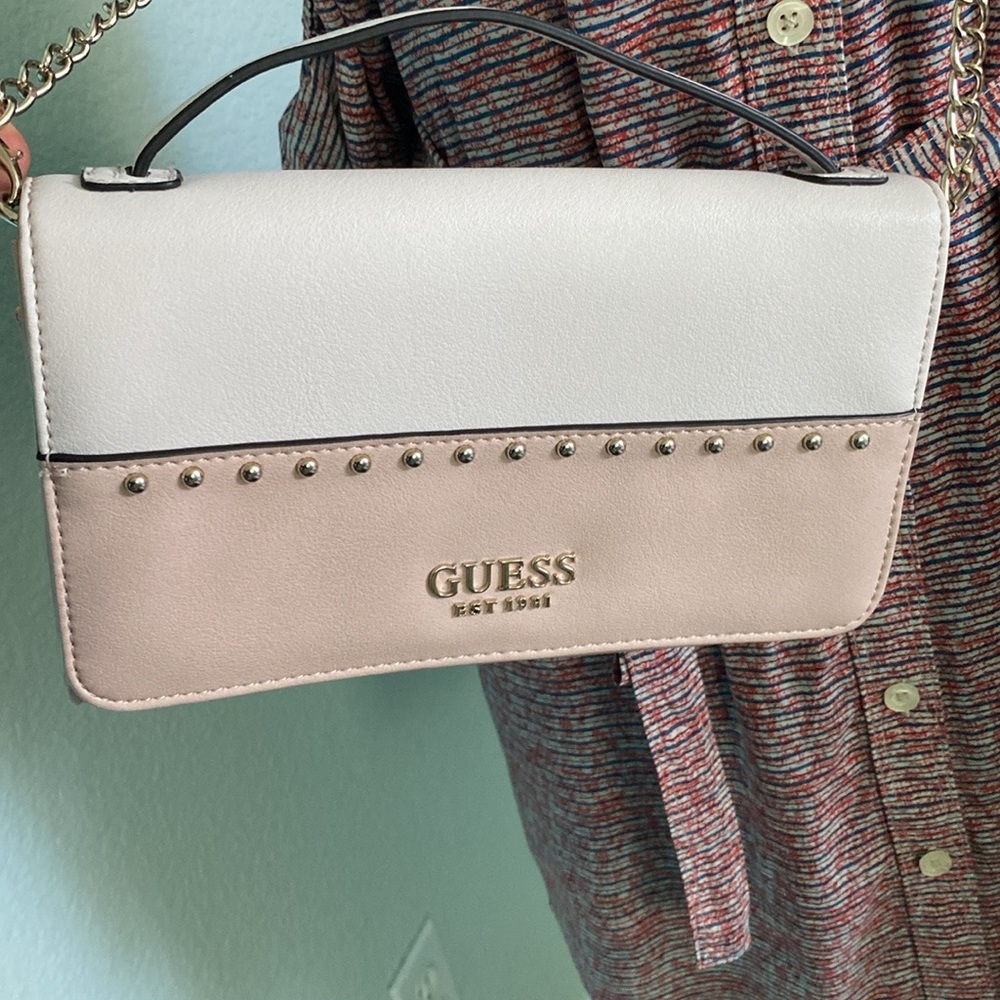 Guess clutch or crossbody. Chain detail. Very lightweight. 8.2” L 5.5” H
